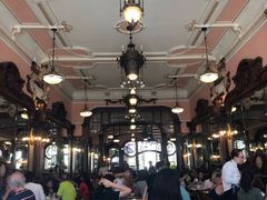 -Majestic Café