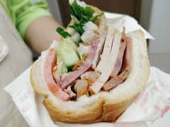 -Bánh Mì Huynh Hoa