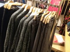 -URBAN REVIVO(高德置地广场·春广场店)