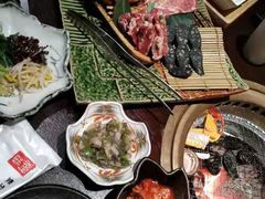 -山川小町·极番烧肉(新地假日广场店)