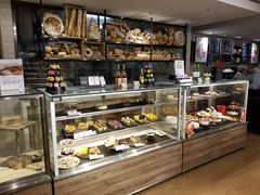 面包甜点陈列柜-欧式面包坊(青岛万象城店)