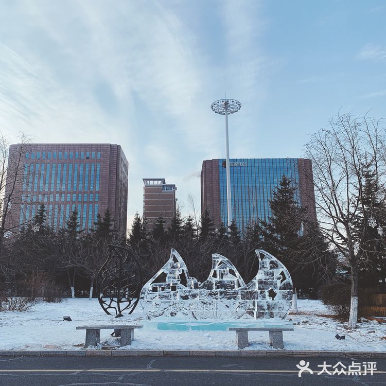 踩雪看冰雕滑个雪才是冬天正确的打开方式