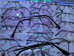 -臻美视爵眼镜·明月·依视路·蔡司折扣店(广渠门店)