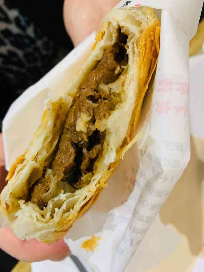 荀记肉夹馍(大商南楼店)-"肉夹馍挺酥,一份量也挺大,味道中规中矩吧.