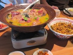 -帅巴人舅母子腊蹄民俗村