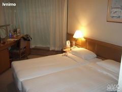 双人房的床拼一下可以当大床-香港皇家太平洋酒店