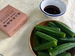 -猪三哥肥肠鸡川菜小炒