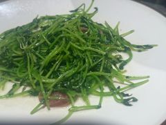 鸡油腊味炒豆苗-潮界(虹桥新天地店)