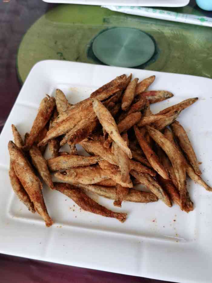 打分 小鱼是贡鱼,出口的…虾是新鲜的,美味…鱼汤好喝!