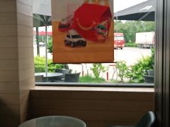 靠窗位-麦当劳(常山服务区得来速店)