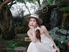 -Chom Cafe and Restaurant