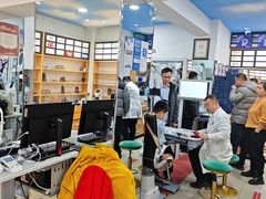 -豪门视光·星趣控·蔡司依视路眼镜代理商(中央大街店)