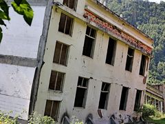 -四川汶川特大地震漩口中学遗址