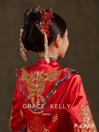 红色垂感缎面像奶油一样丝滑