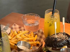-三勾JJJ Burger&Coffee(梅溪湖店)
