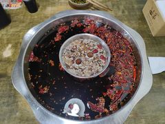 -渝嘴小老弟老火锅(华新村店)