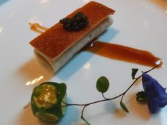 鱼子酱配脆皮烤乳猪-广州文华东方酒店·江-由辉师傅主理