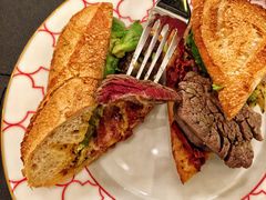 牛肉培根牛油果三明治-Salon de The de Joel Robuchon(外滩18号店)