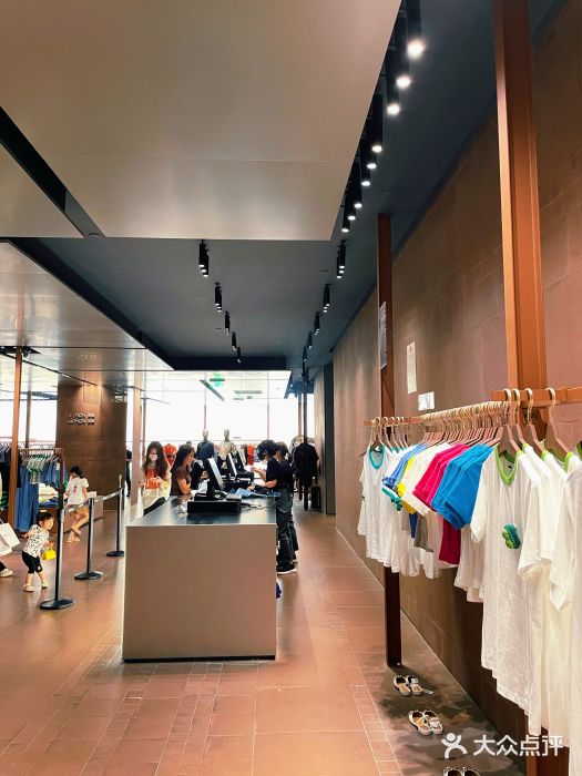 URBAN REVIVO(深圳华润万象天地店)图片