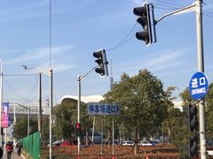 -秀沿路地铁站停车场