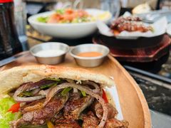 中东风味鸡肉牛油果口袋饼-Lets burger非常汉堡·环球风味(蓝色港湾店)