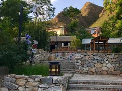 -百里峡七彩艺术小镇