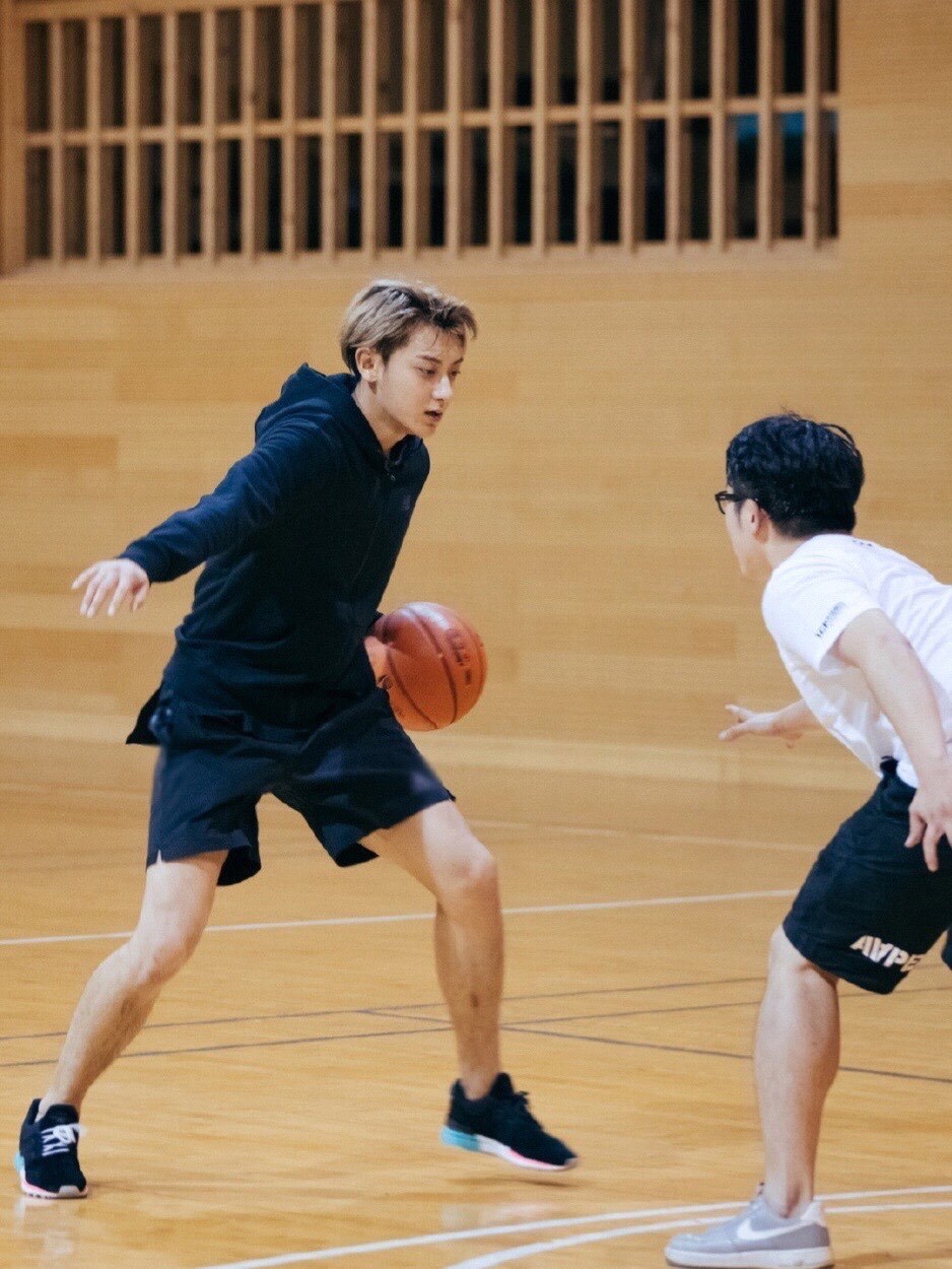 黄子韬不仅跳舞厉害,打篮球也很棒!