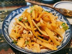 凉拌芭蕉花-蜗牛小馆醉乡民谣云南菜(惠新西里店)