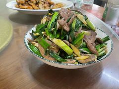 -胡子饮食店