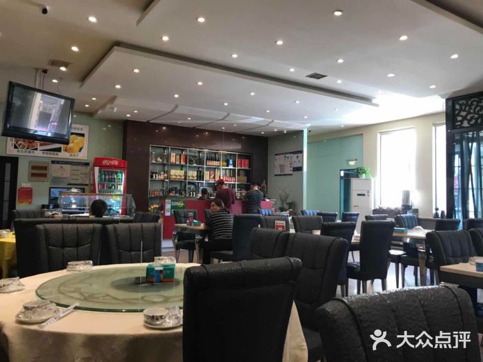 巢香扣肉馆大堂图片