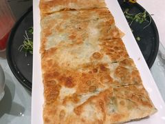 鸡蛋葱花飞饼-大铁勺新津菜(迎水道店)