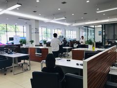 -上海宝信宝马4S店