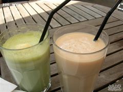 抹茶拿铁&奶茶拿铁-榖屋house of flour(张江首店)