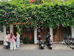 -Cuc Gach Quan Restaurant