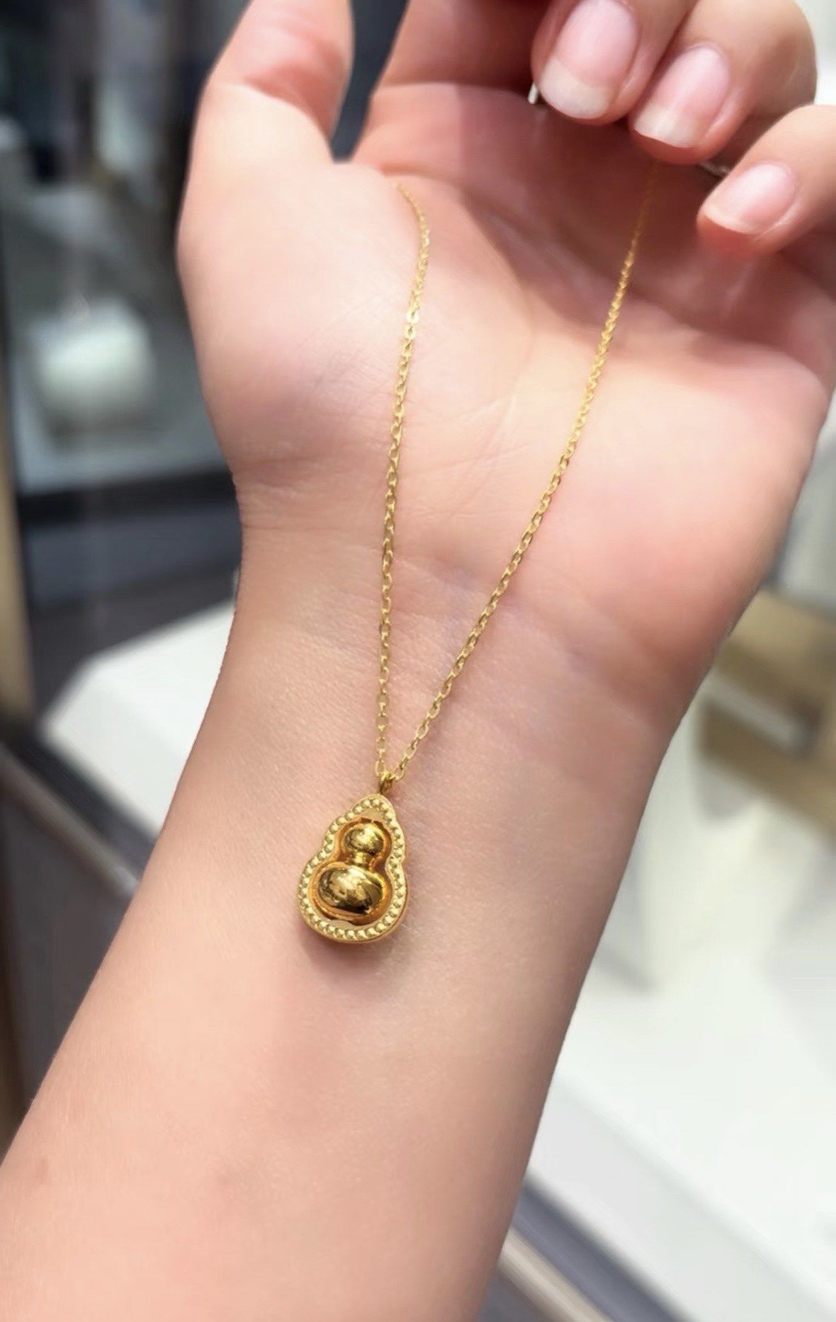 周大福足金葫芦项链
葫芦唤起好运,愿你总被幸运眷顾寓意福禄双全