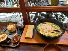-银米·云南传统过桥米线(双廊黑金冠店)