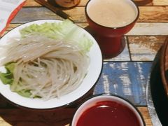 -虾弄弄海派小龙虾·牛羊蝎子火锅