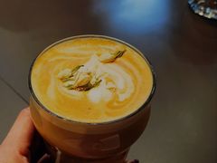 栀子花梨香拿铁-Seesaw Coffee(苏州中心店)