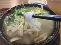 -丽虹云南过桥米线(兴工街店)