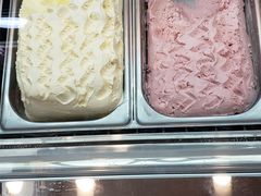 -红宝石·鲜奶小方·海派西点房(南丹店)