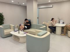 -上海大学附属上海和平眼科医院
