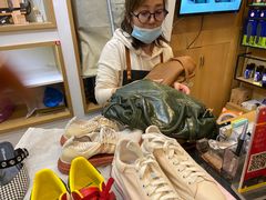 -爱革·洗衣改衣·洗鞋修鞋·洗包修包·奢侈品护理(宝地广场店)