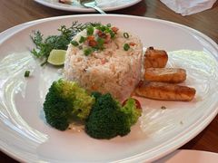 -Chom Cafe and Restaurant