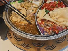 -阿瓦山寨·湘菜现炒·剁椒鱼头王(咸阳总店)