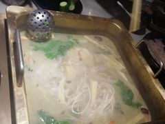 -尚尚仙·酸汤猪手·猪肚鸡火锅(华联万柳购物中心店)