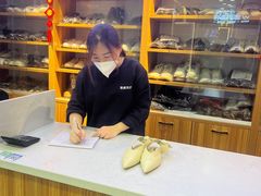 -莱靓奢侈品洗护改衣店(新世界百货崇文店)
