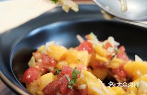 Spicy Mango Tomato Salsa with Butter Crisps