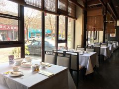 靠窗位-煜丰汴京烤鸭(福彩路店)