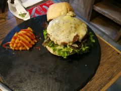 -HIGH FIVE哈福手工汉堡(桂林路店)