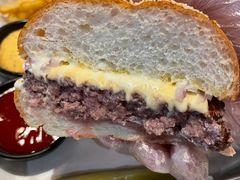 经典汉堡-悠航SLOWBOAT(三里屯店)